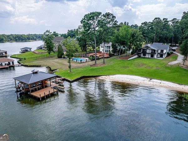 211 Lakecrest Drive NE, Milledgeville, GA 31061