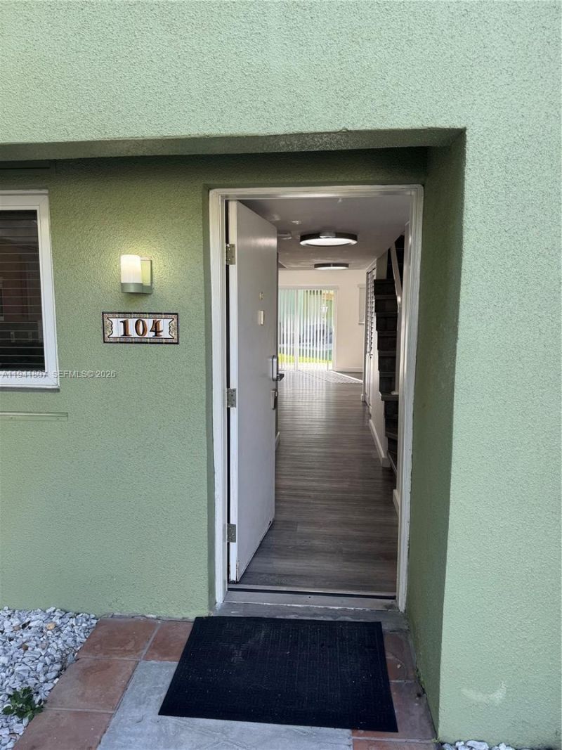 11163 NW 7th St , Unit 104, Miami, FL 33172 Photo