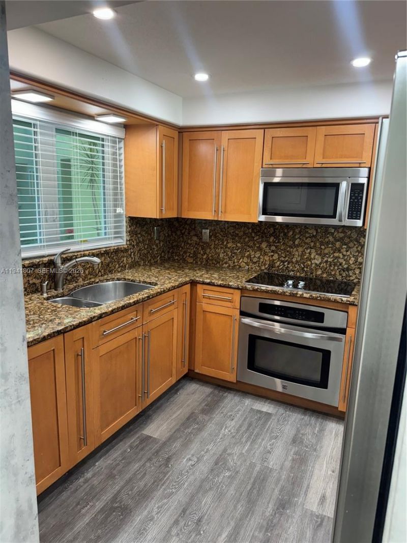 11163 NW 7th St , Unit 104, Miami, FL 33172 Photo