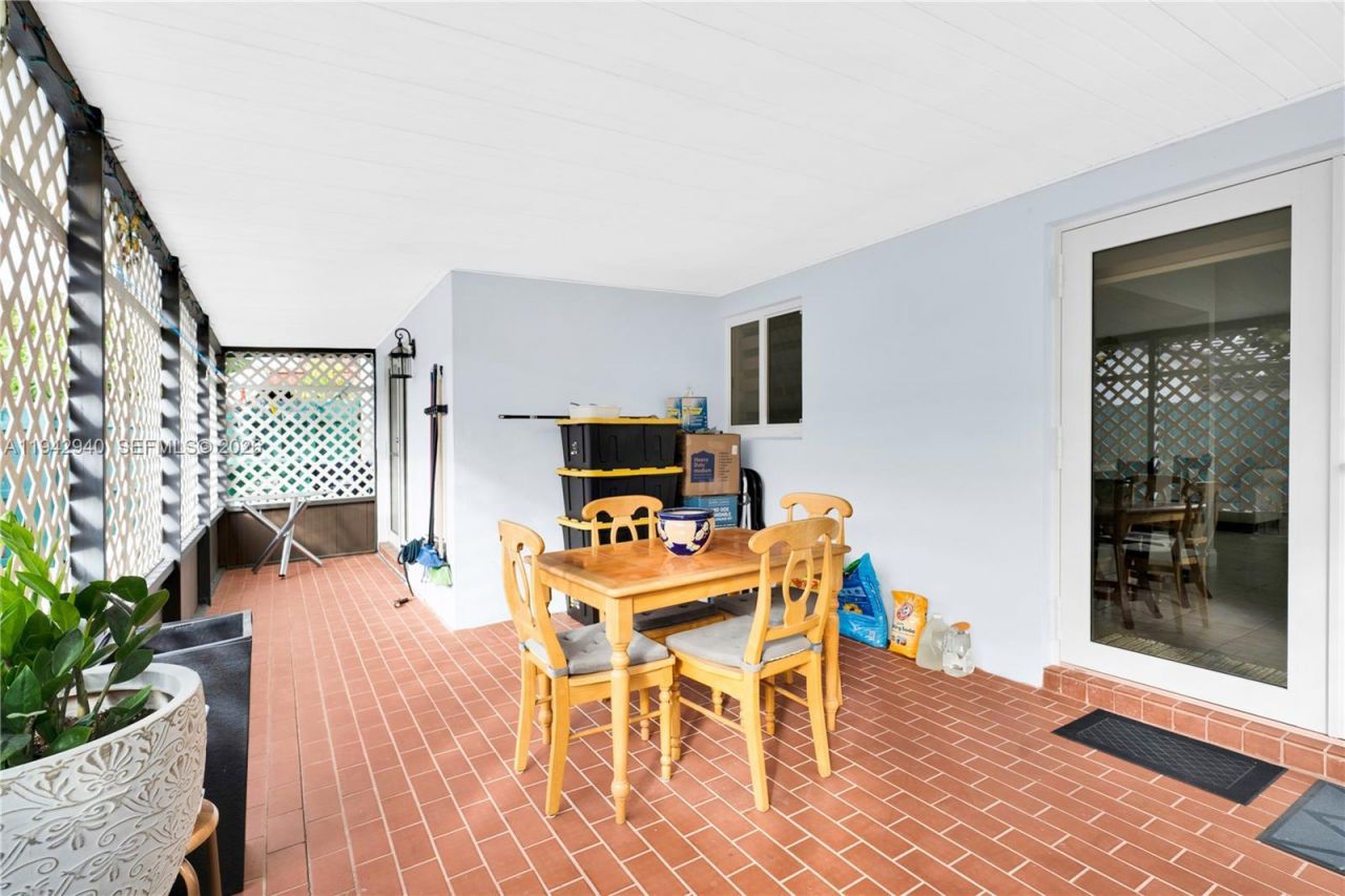 1142 SW 138th Ct, Miami, FL 33184 Photo