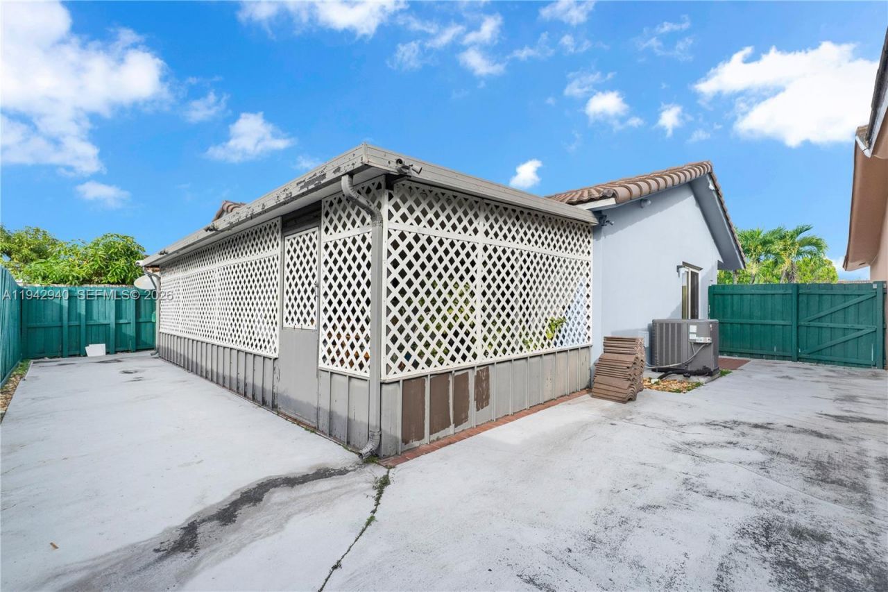 1142 SW 138th Ct, Miami, FL 33184 Photo