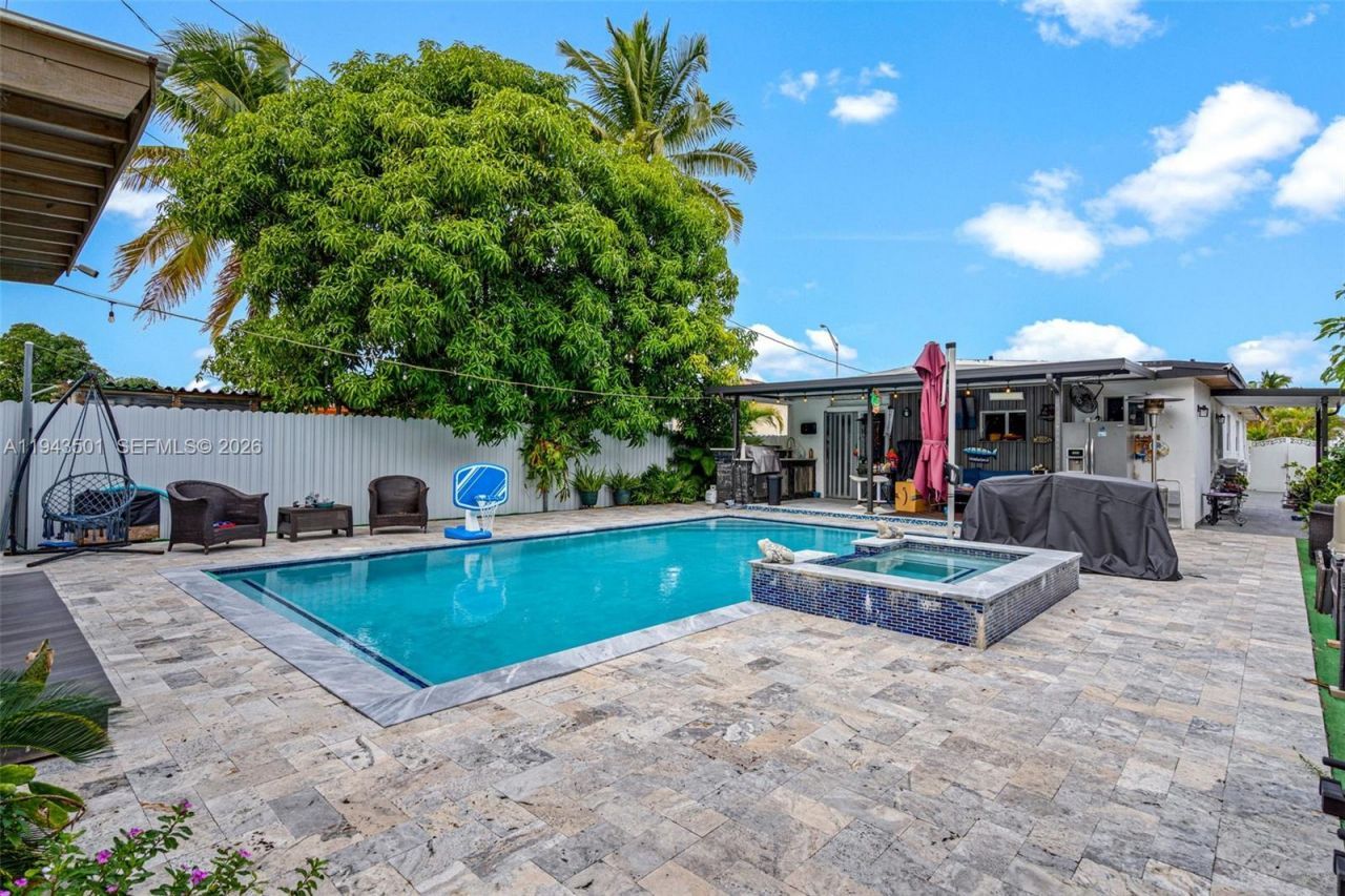 864 E 29th St , Hialeah, FL 33013 Photo