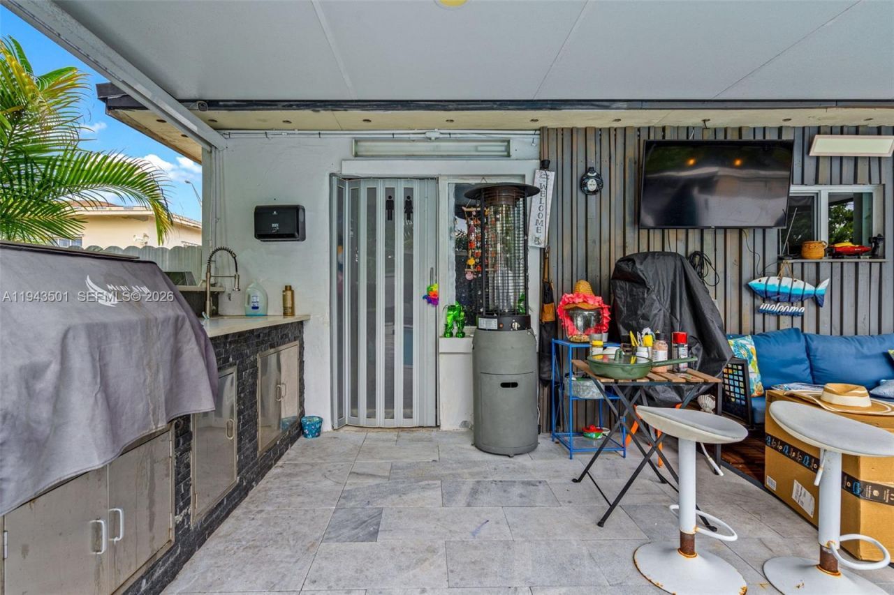 864 E 29th St , Hialeah, FL 33013 Photo