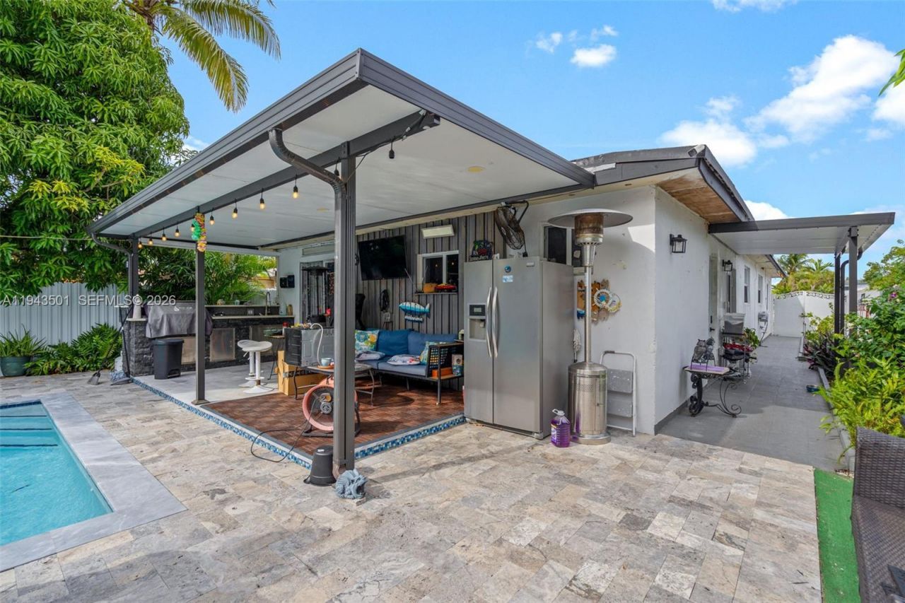 864 E 29th St , Hialeah, FL 33013 Photo