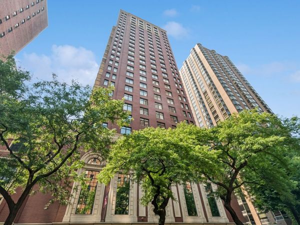 1122 N Dearborn Street, Unit 8E, Chicago, IL 60610