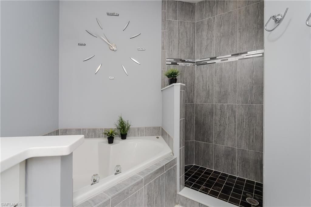 640 Lalique Cir, Unit 405, Naples, FL 34119 Photo