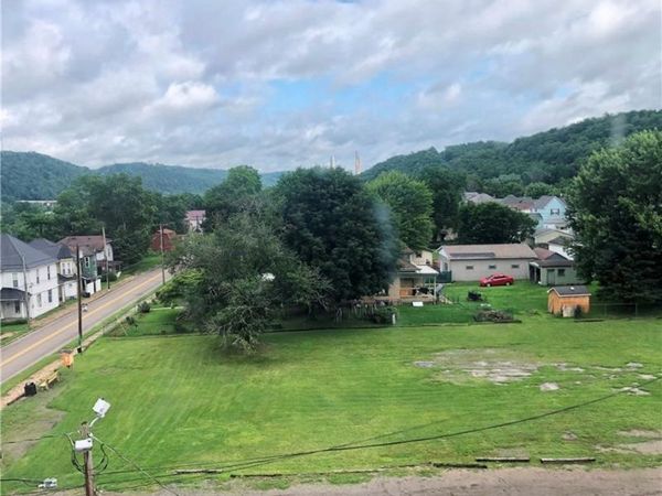 900 Ridge Avenue, New Cumberland, WV 26047