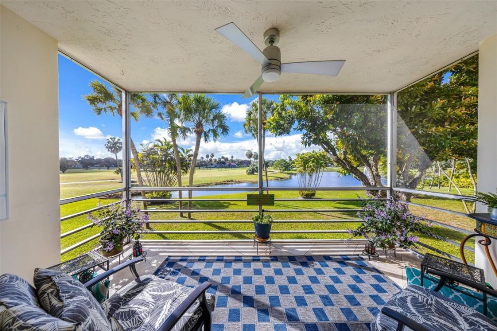 3980 Oaks Clubhouse Drive, Unit 210, Pompano Beach, FL 33069 Photo