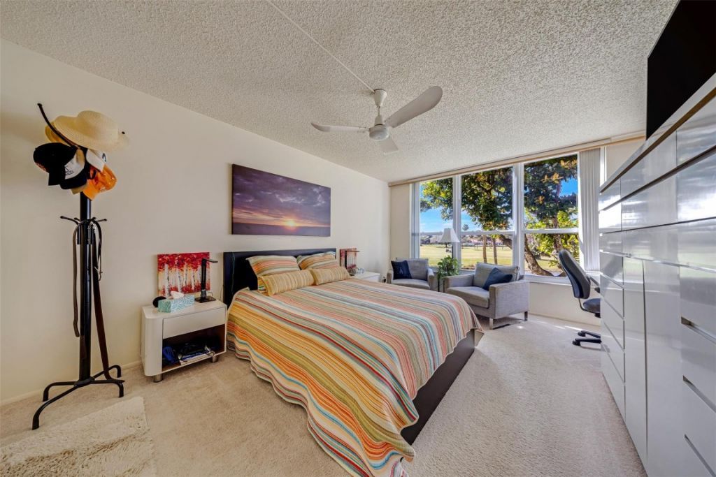 3980 Oaks Clubhouse Drive, Unit 210, Pompano Beach, FL 33069 Photo