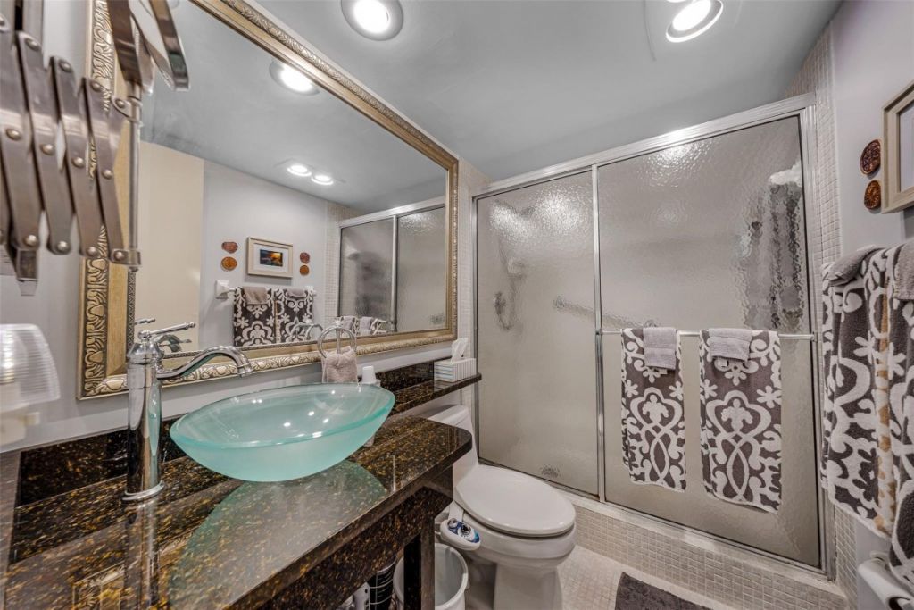 3980 Oaks Clubhouse Drive, Unit 210, Pompano Beach, FL 33069 Photo