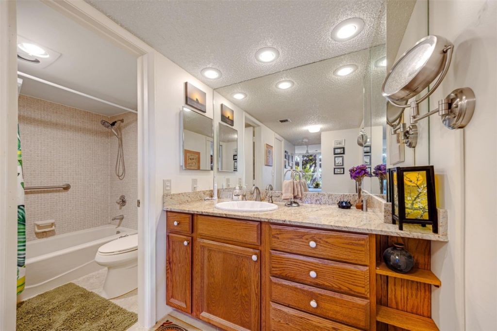 3980 Oaks Clubhouse Drive, Unit 210, Pompano Beach, FL 33069 Photo