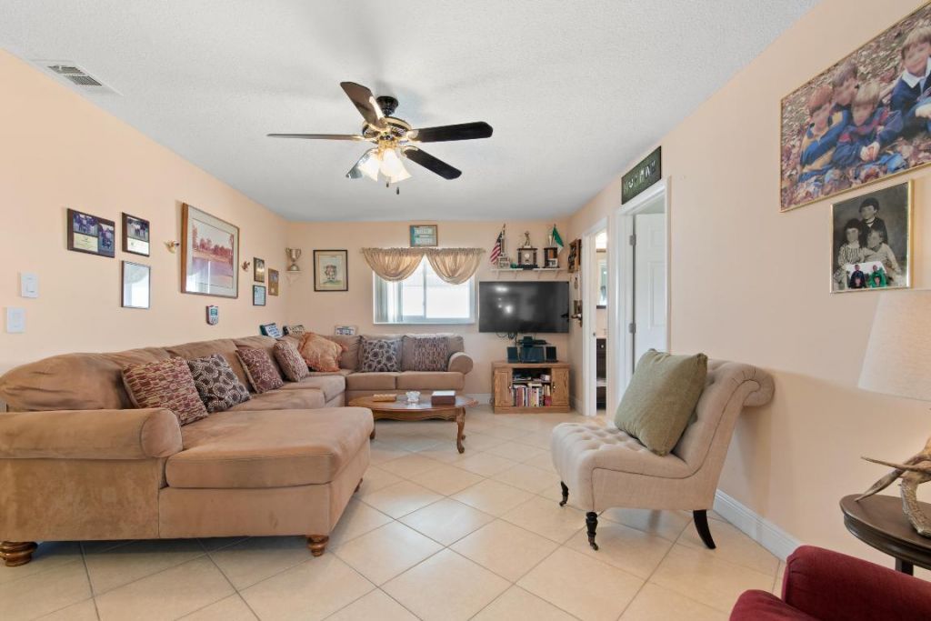 2081 SW 12th Avenue, Boynton Beach, FL 33426 Photo