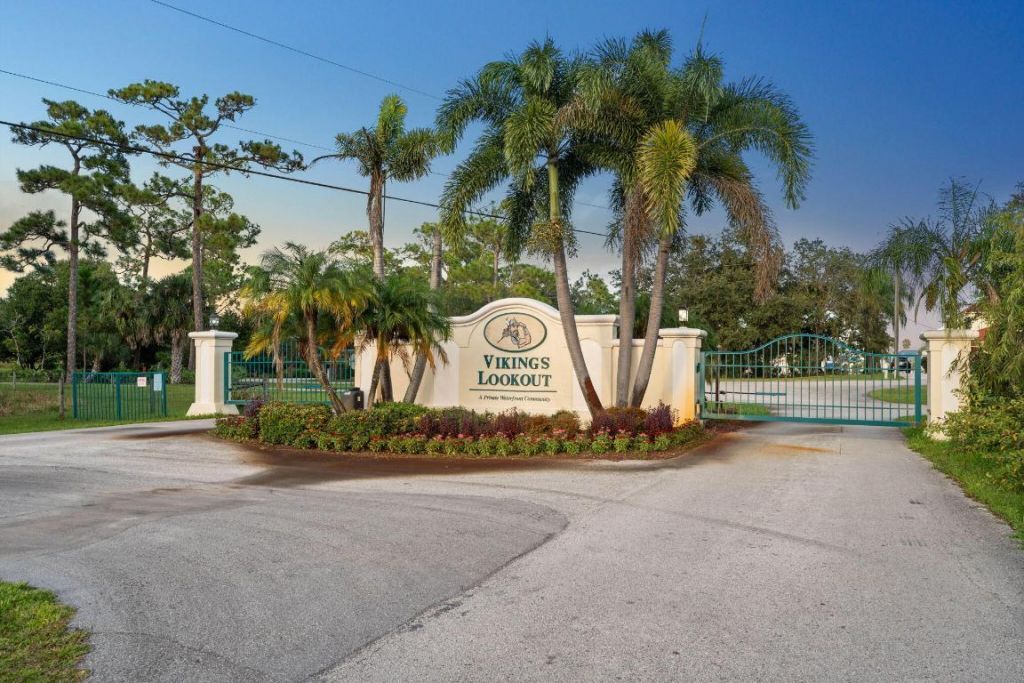 2441 SE North Lookout Boulevard, Port Saint Lucie, FL 34984 Photo