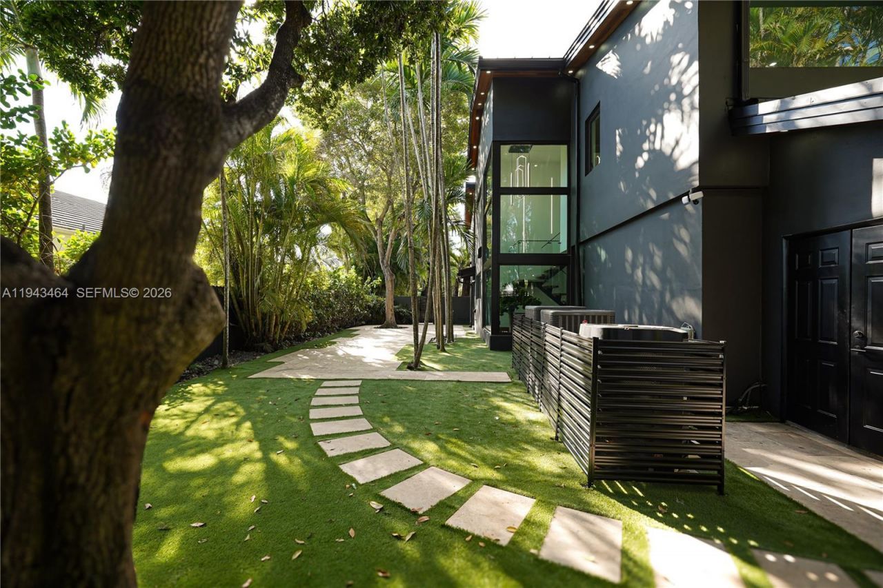 7765 SW 57th Ter, Miami, FL 33143 Photo