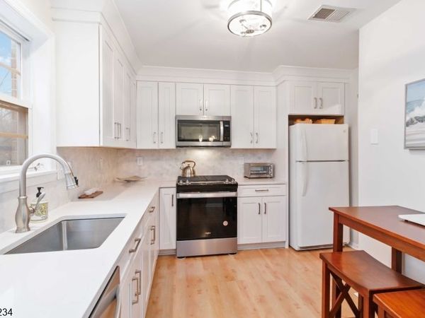 262 Vista Dr, Hanover, NJ 07927