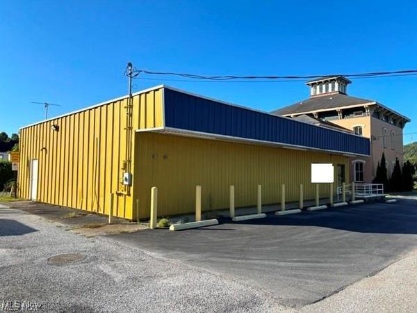 900 Ridge Avenue, New Cumberland, WV 26047