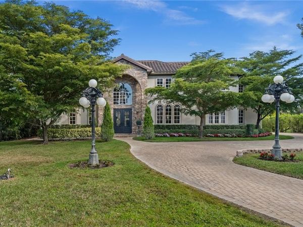 9250 The LN, NAPLES, FL 34109