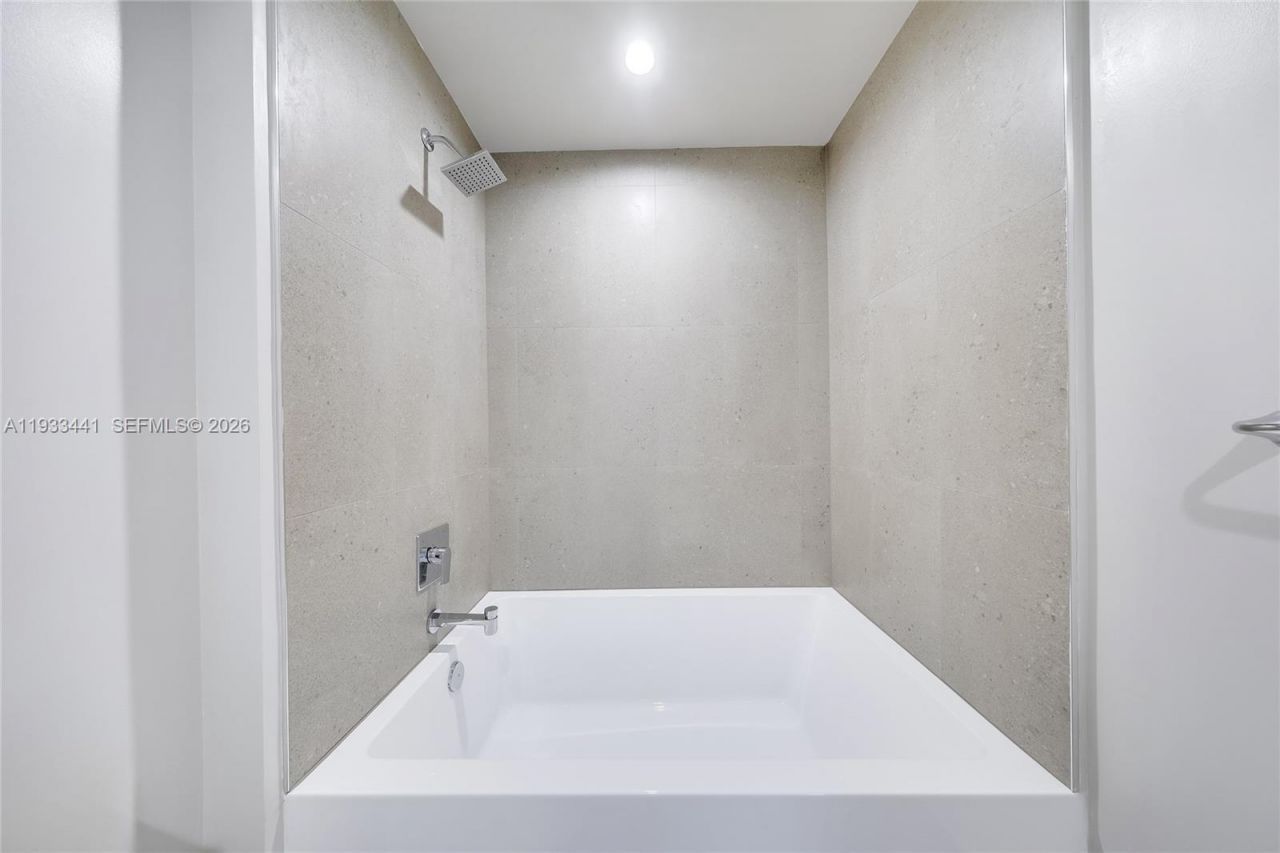 11 NE 6th Street, Unit 3209, Miami, FL 33132 Photo