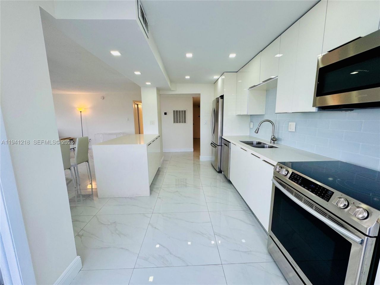 18041 Biscayne Blvd *boat Slip & Unit*, Unit 1605, Aventura, FL 33160 Photo