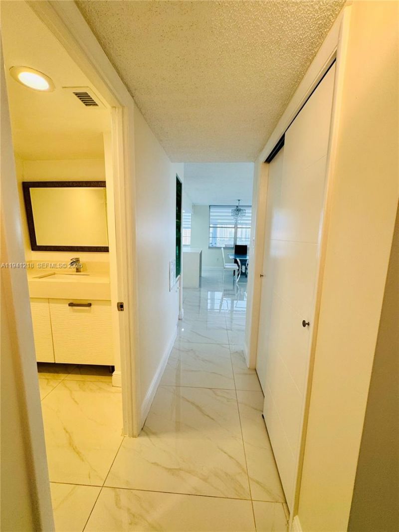 18041 Biscayne Blvd *boat Slip & Unit*, Unit 1605, Aventura, FL 33160 Photo