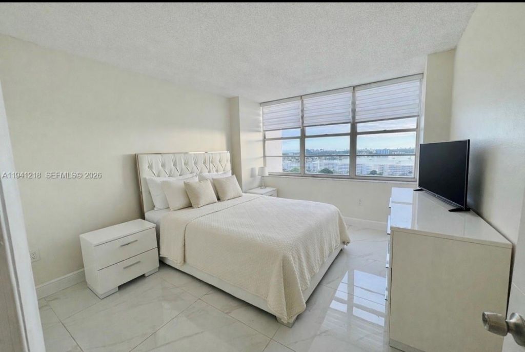 18041 Biscayne Blvd *boat Slip & Unit*, Unit 1605, Aventura, FL 33160 Photo