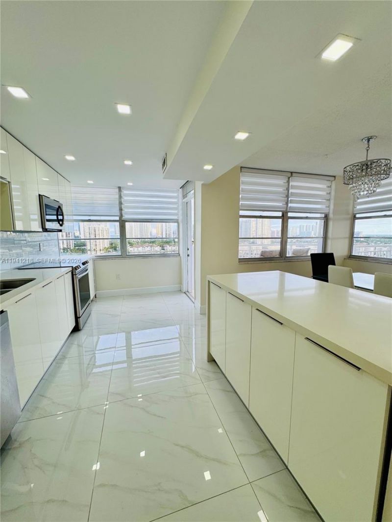 18041 Biscayne Blvd *boat Slip & Unit*, Unit 1605, Aventura, FL 33160 Photo