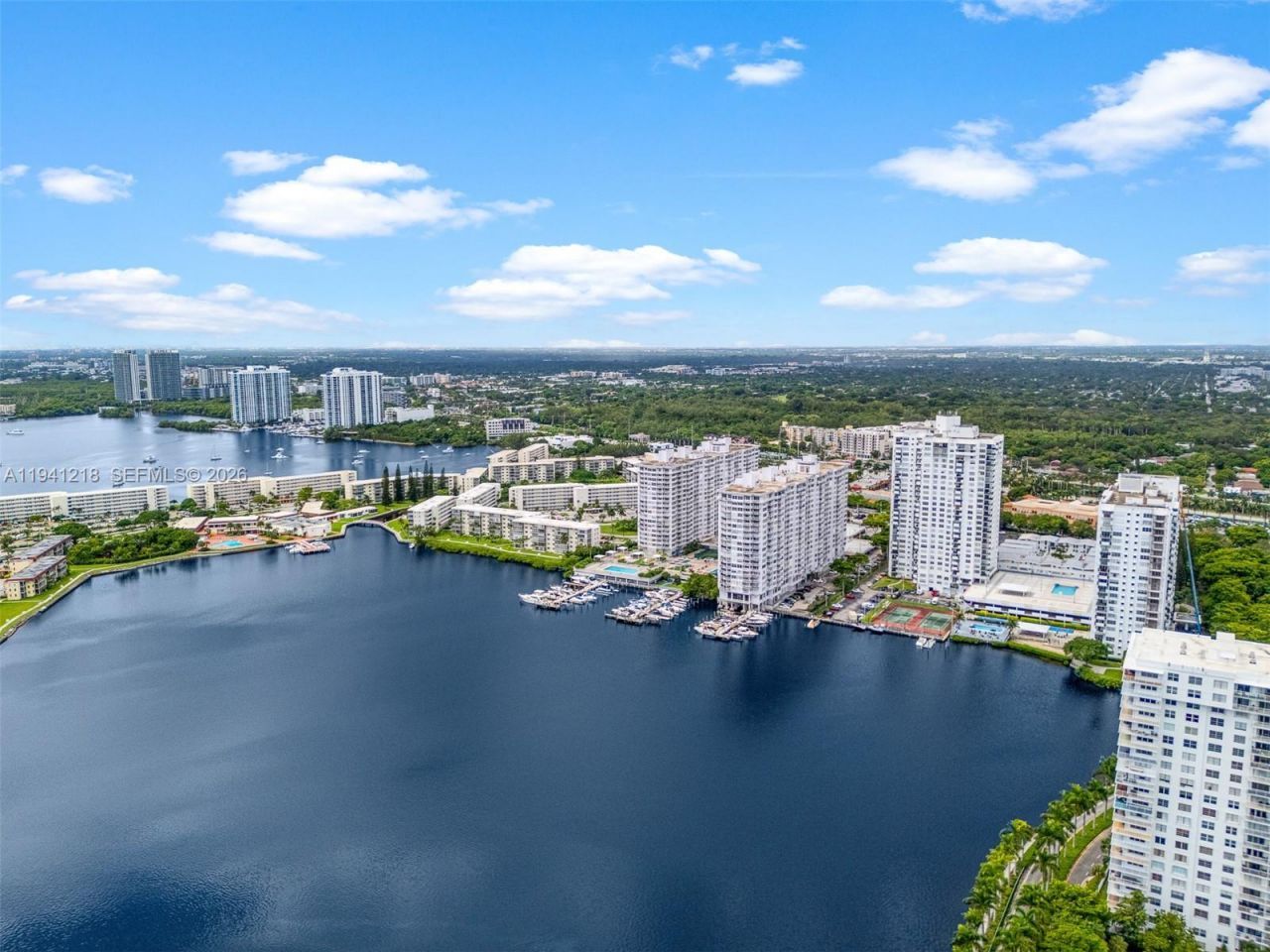 18041 Biscayne Blvd *boat Slip & Unit*, Unit 1605, Aventura, FL 33160 Photo