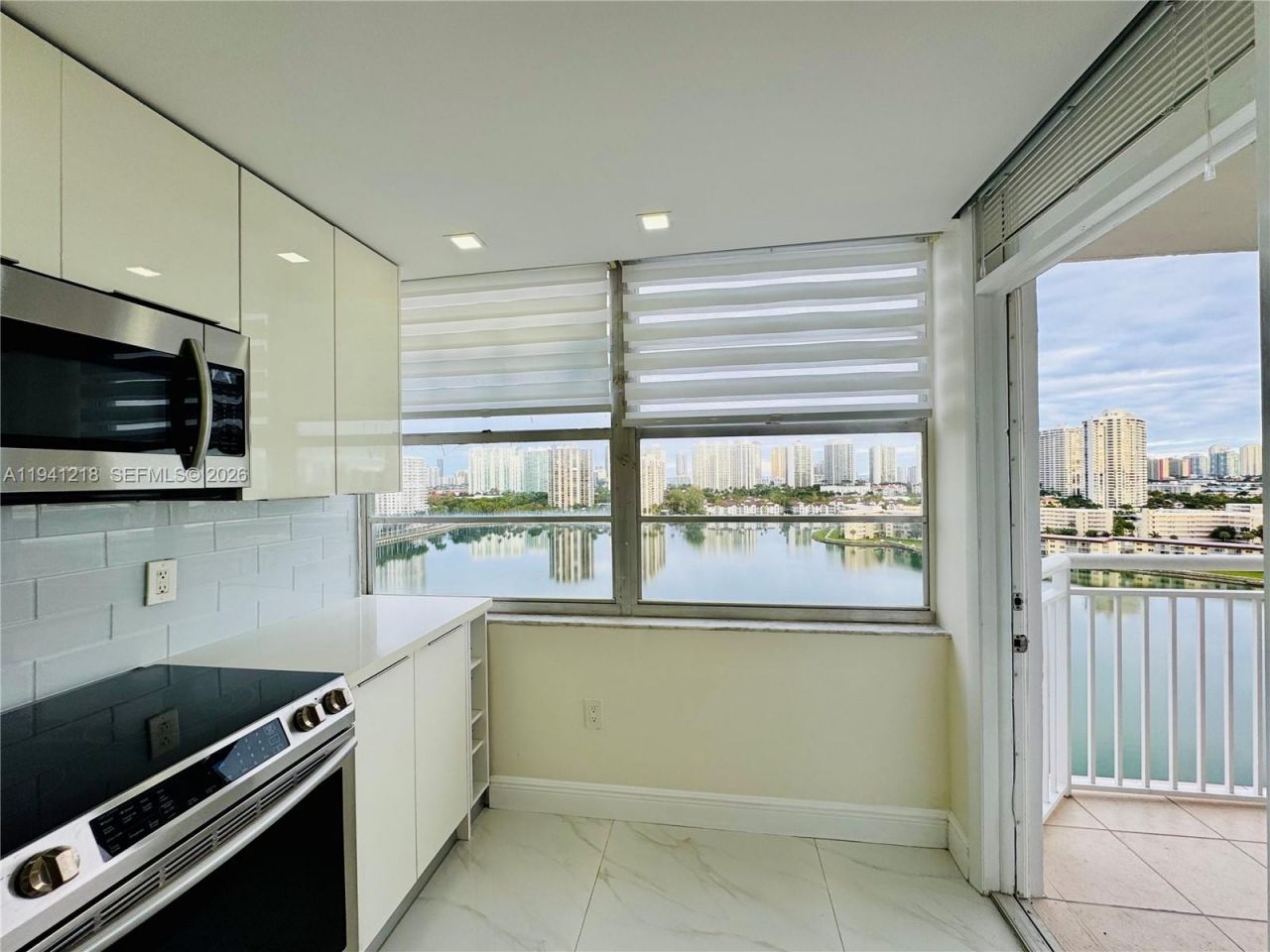 18041 Biscayne Blvd *boat Slip & Unit*, Unit 1605, Aventura, FL 33160 Photo