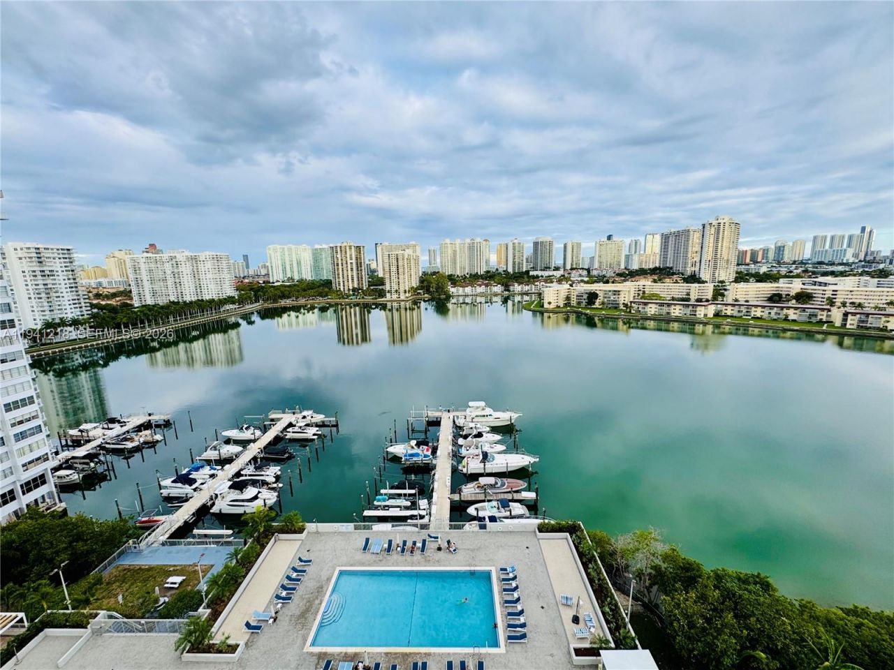 18041 Biscayne Blvd *boat Slip & Unit*, Unit 1605, Aventura, FL 33160 Photo