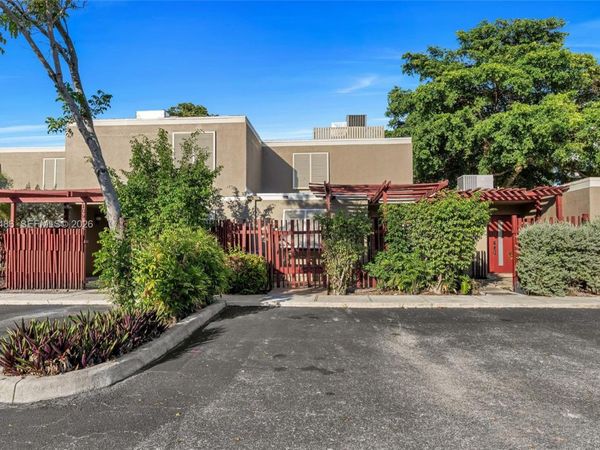 10911 Cedar Ln, Pembroke Pines, FL 33026