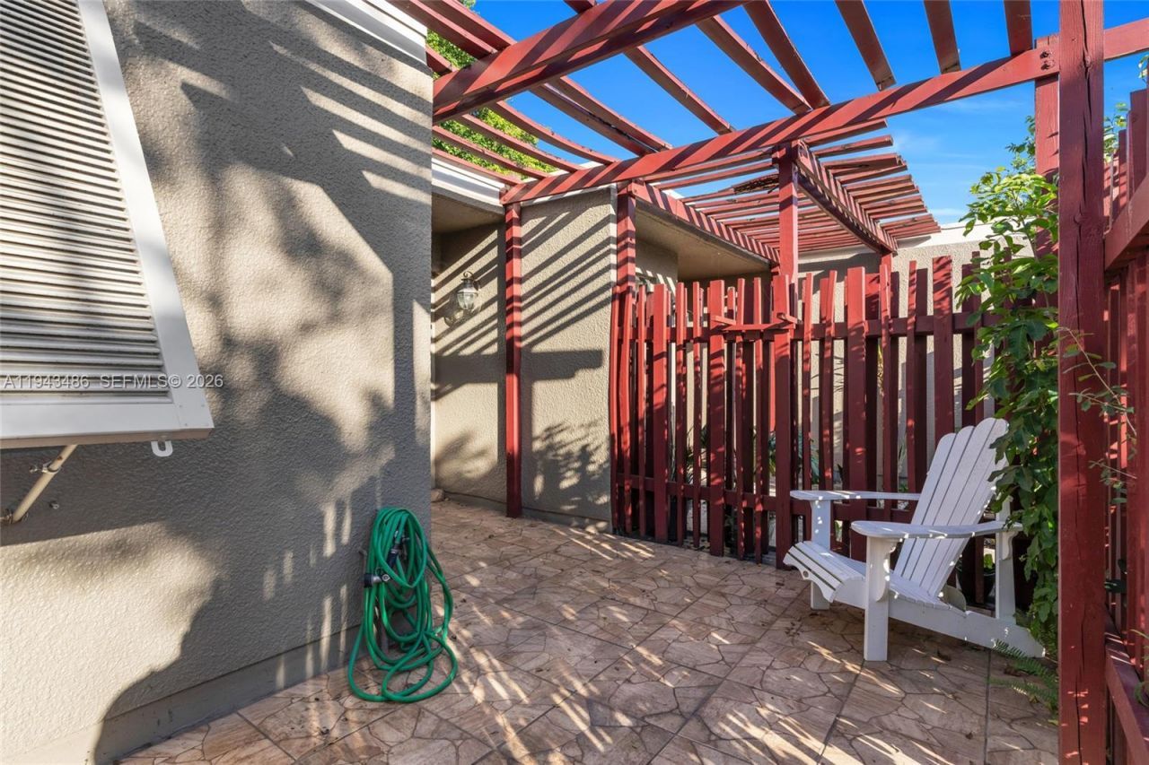 10911 Cedar Ln, Pembroke Pines, FL 33026 Photo