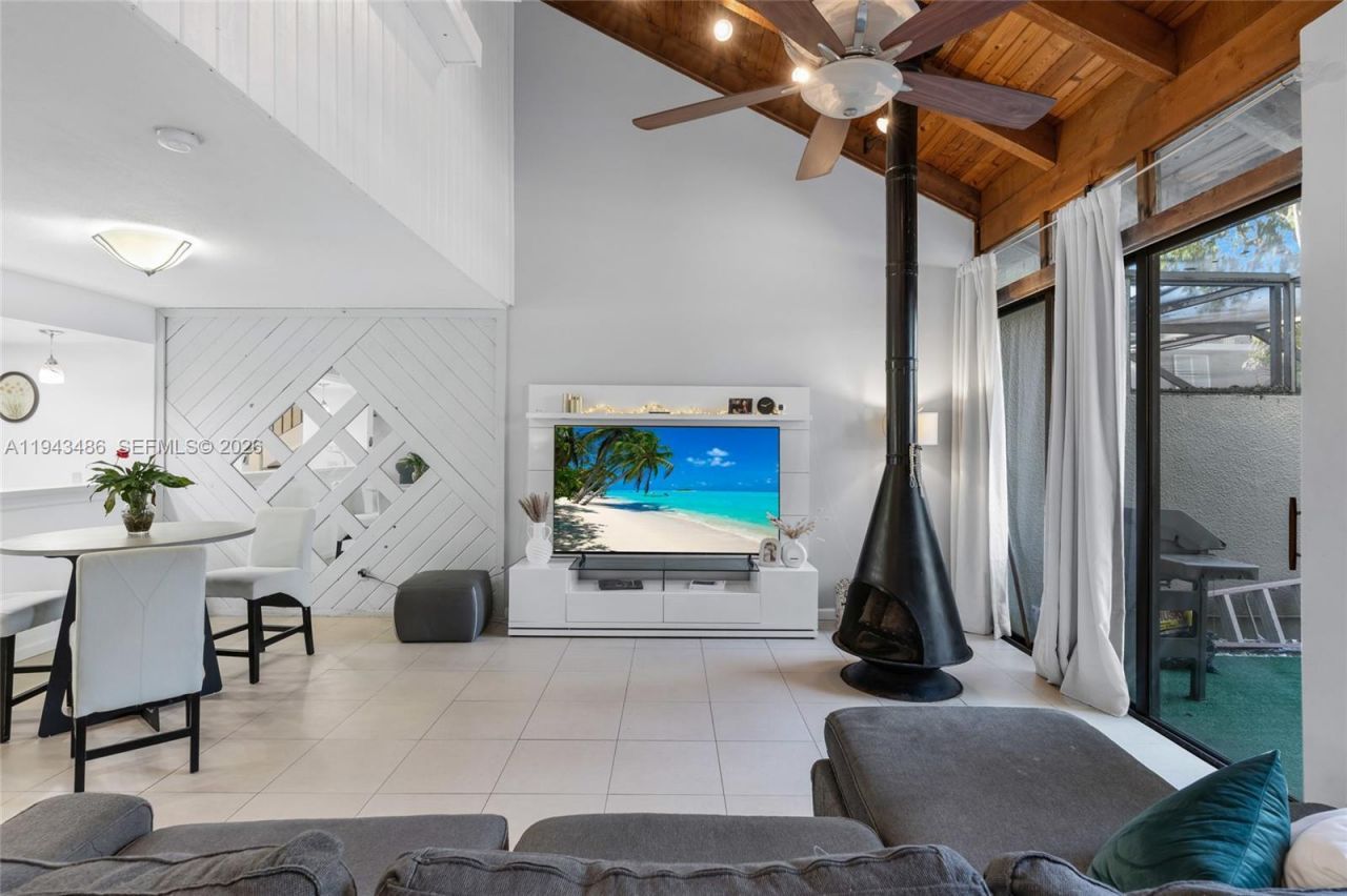 10911 Cedar Ln, Pembroke Pines, FL 33026 Photo