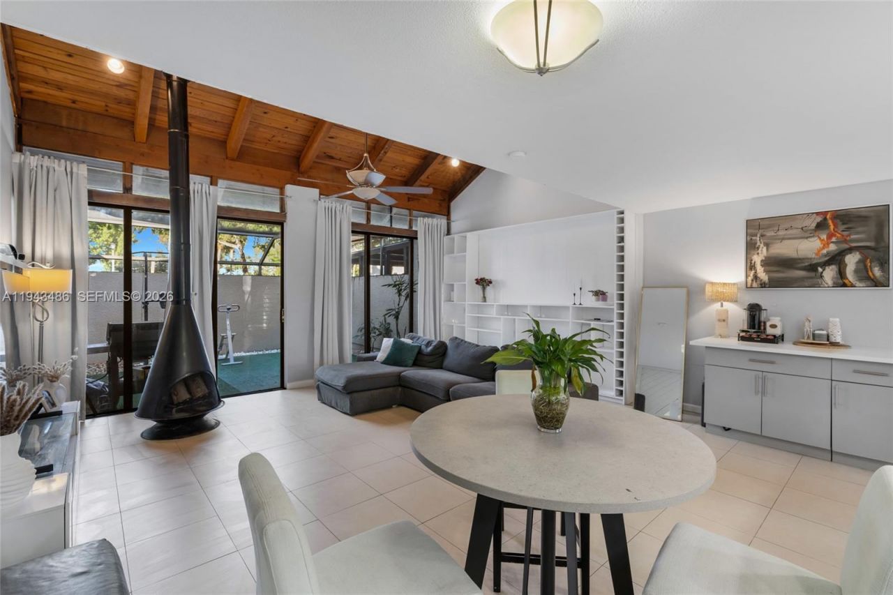 10911 Cedar Ln, Pembroke Pines, FL 33026 Photo