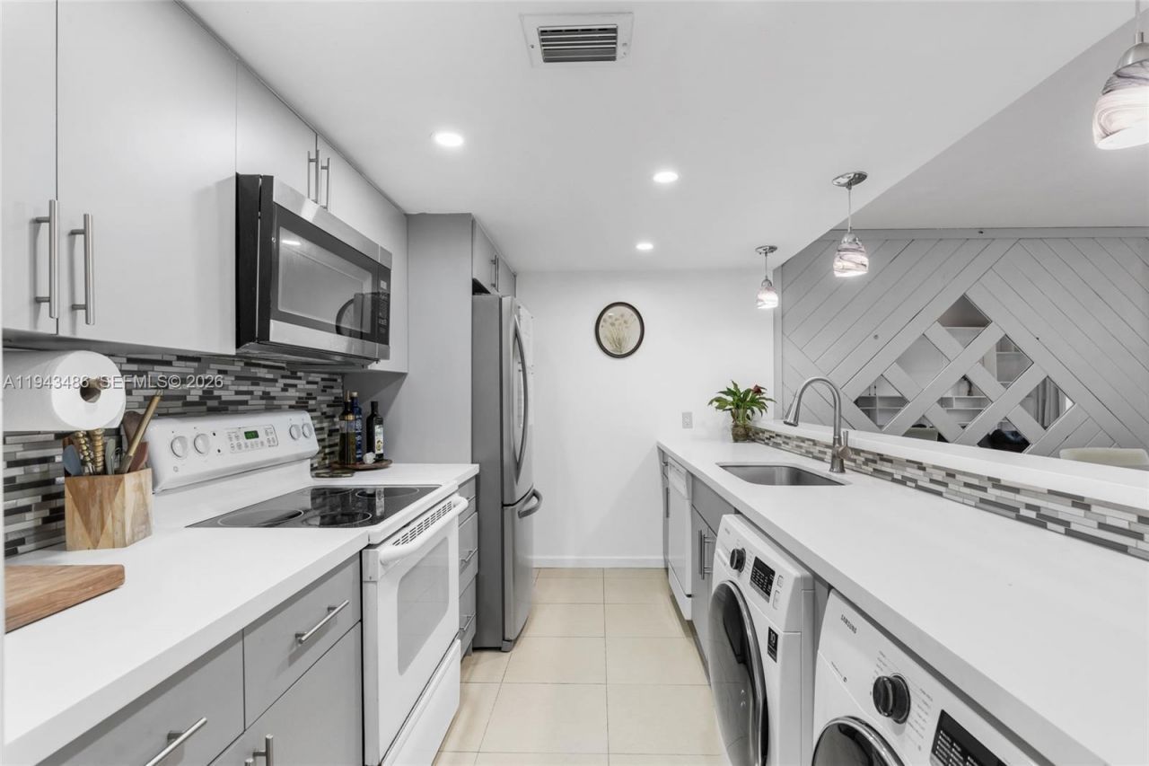 10911 Cedar Ln, Pembroke Pines, FL 33026 Photo