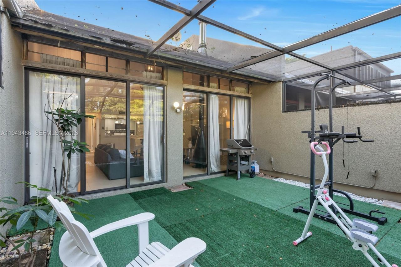 10911 Cedar Ln, Pembroke Pines, FL 33026 Photo