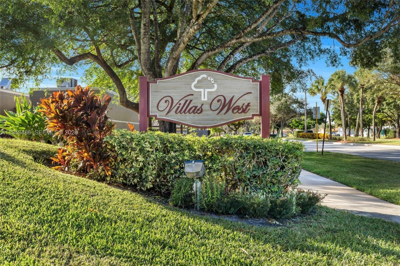 10911 Cedar Ln, Pembroke Pines, FL 33026 Photo