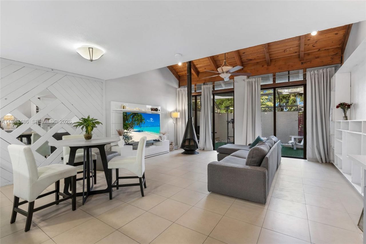 10911 Cedar Ln, Pembroke Pines, FL 33026 Photo