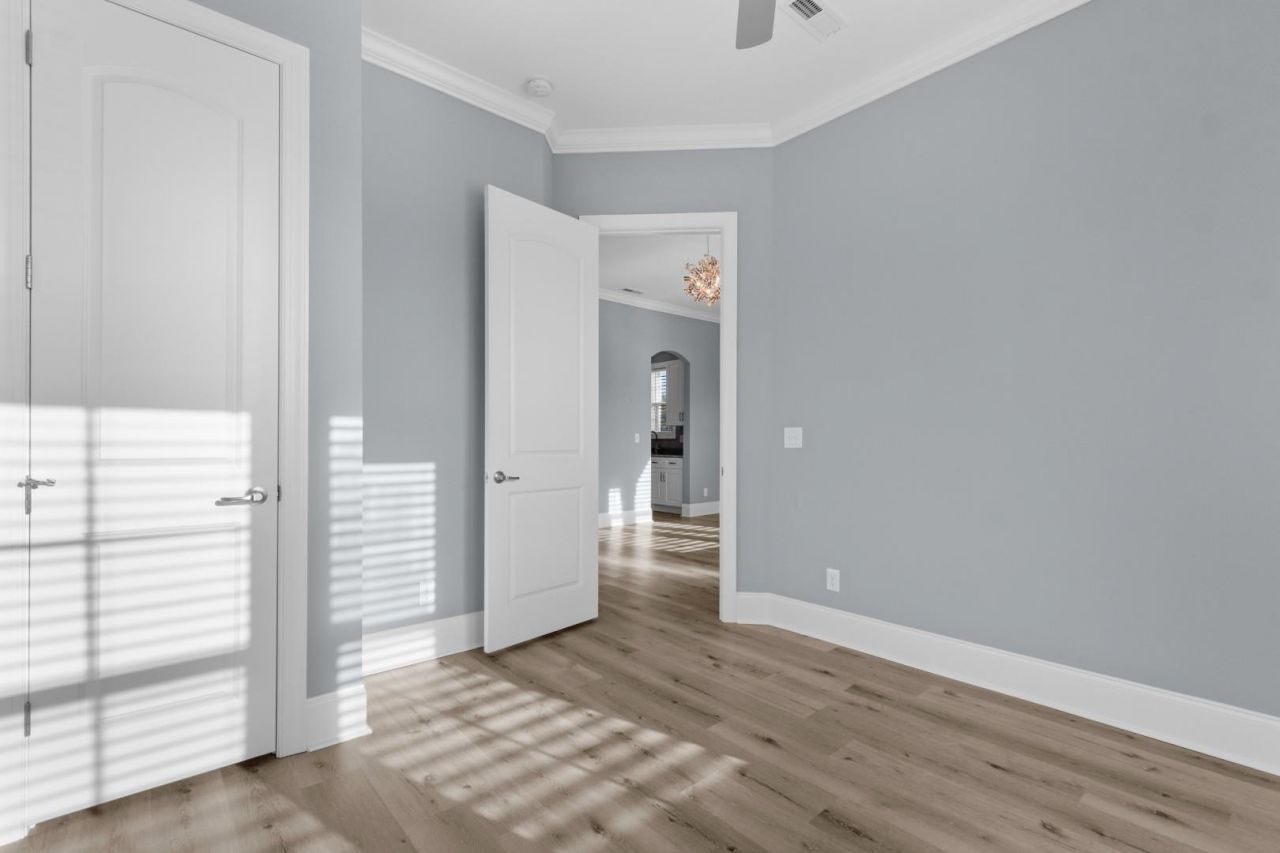 845 Waterton Ave. Photo 18