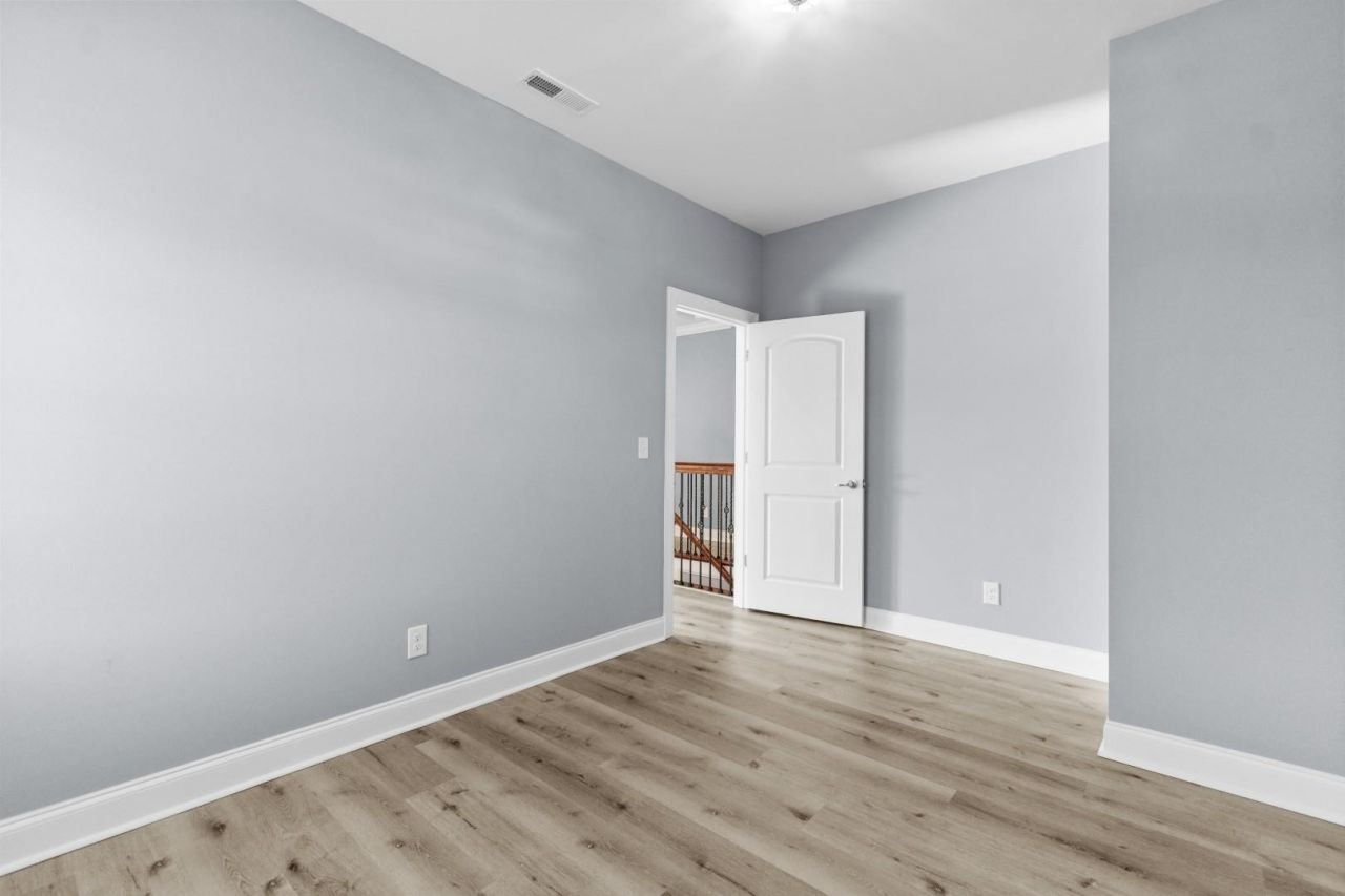 845 Waterton Ave. Photo 22