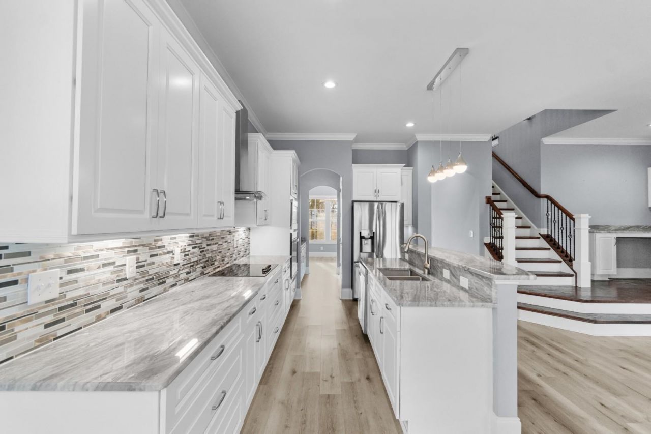 845 Waterton Ave. Photo 6