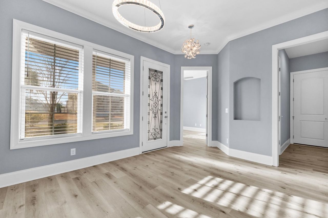 845 Waterton Ave. Photo 7