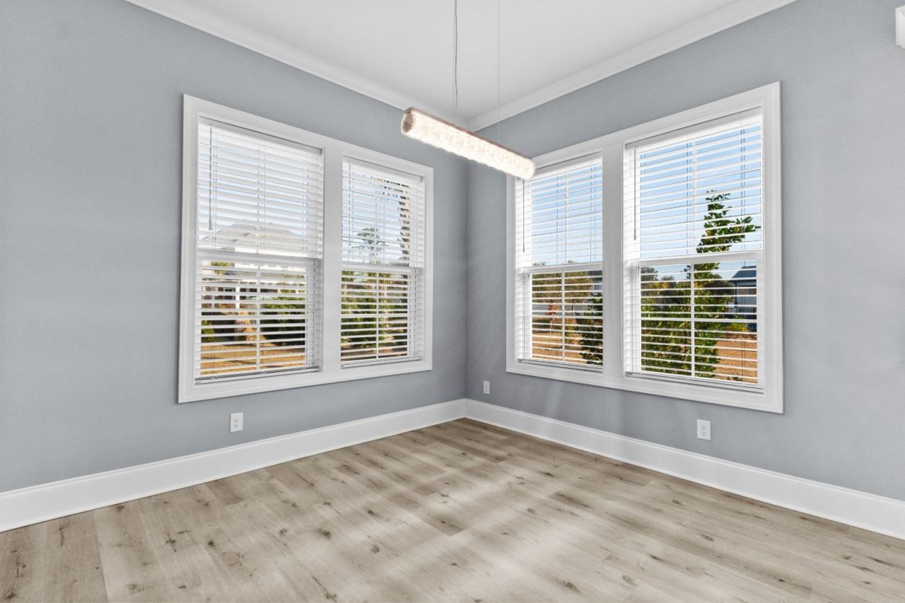 845 Waterton Ave. Photo 8