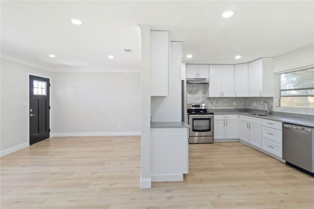 5337 60th Street N, Kenneth City, FL 33709 Photo