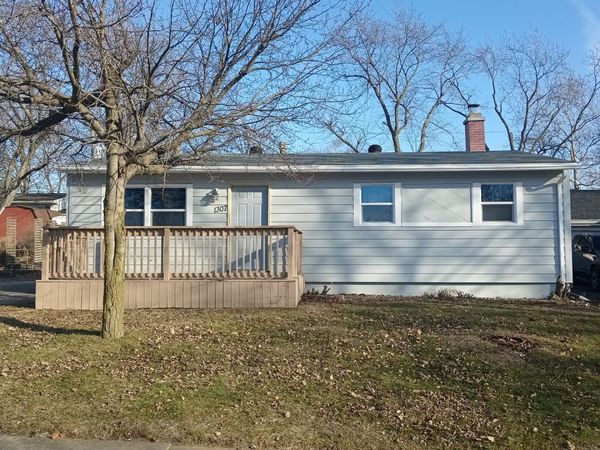 1307 Glenwood Road, Bloomington, IL 61704