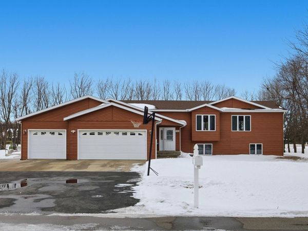 1250 76th Avenue S, Fargo, ND 58104