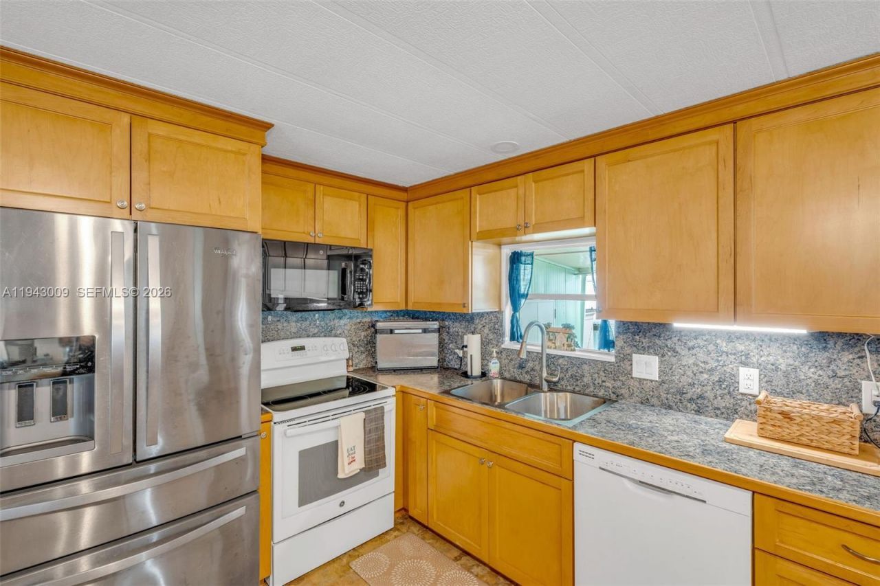 808 S Silver Circle , Key Largo, FL 33037 Photo