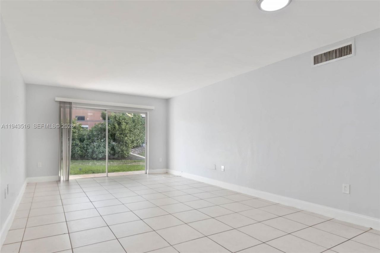 7324 SW 82nd St, Unit B108, Miami, FL 33143 Photo
