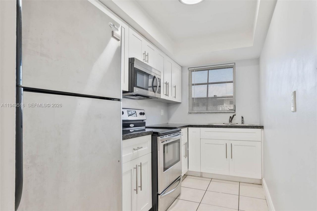 7324 SW 82nd St, Unit B108, Miami, FL 33143 Photo