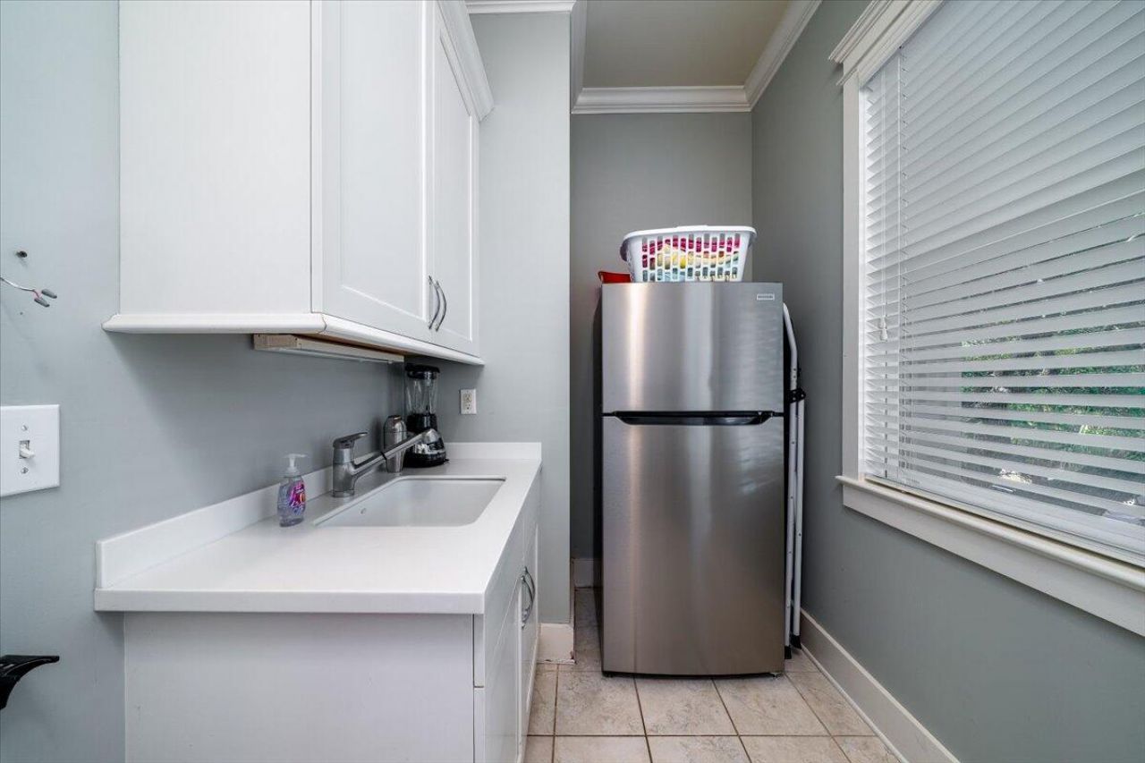 811 W Ashley Avenue Photo 21