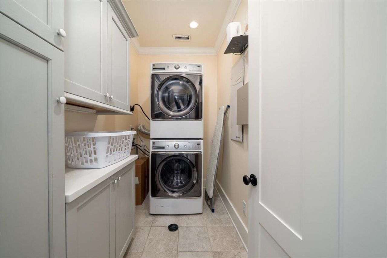 811 W Ashley Avenue Photo 35